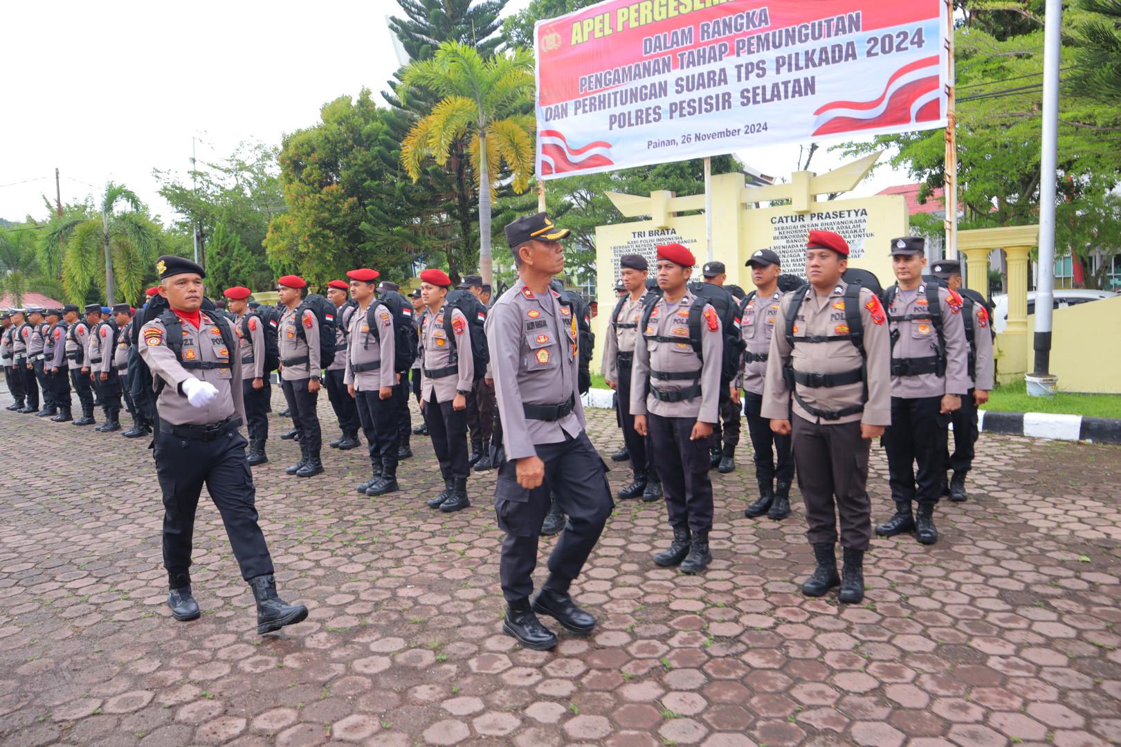 Wakapolres Pesisir Selatan Pimpin Apel Pergeseran Pasukan Dalam Rangka Pengamanan dan Penghitungan Suara TPS Pilkada 2024.