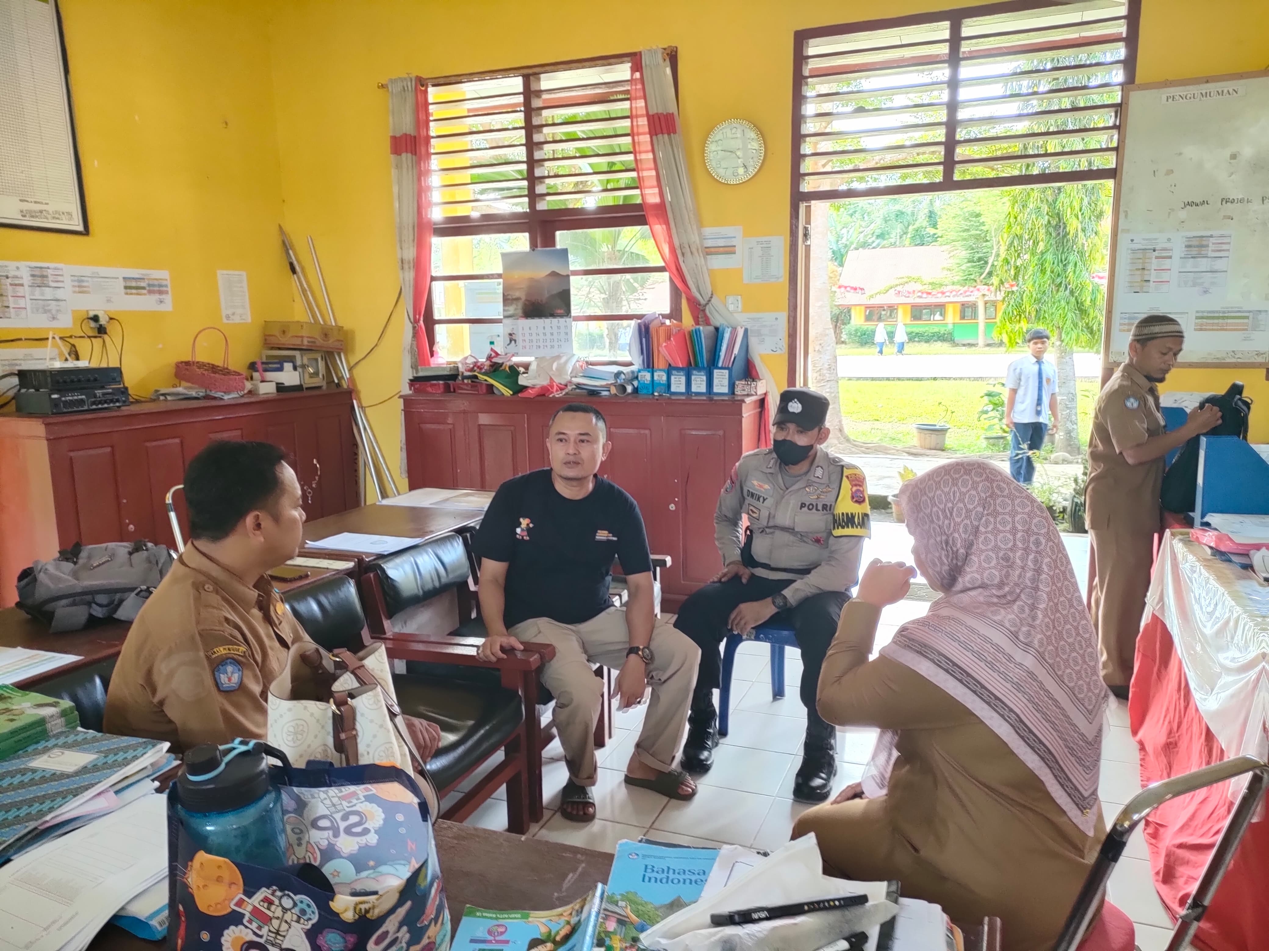 Cegah Perkembangan Tawuran dan Balap Liar, Polsek Lunang Silaut Laksanakan Kunjungan Ke Salah Satu Sekolah.
