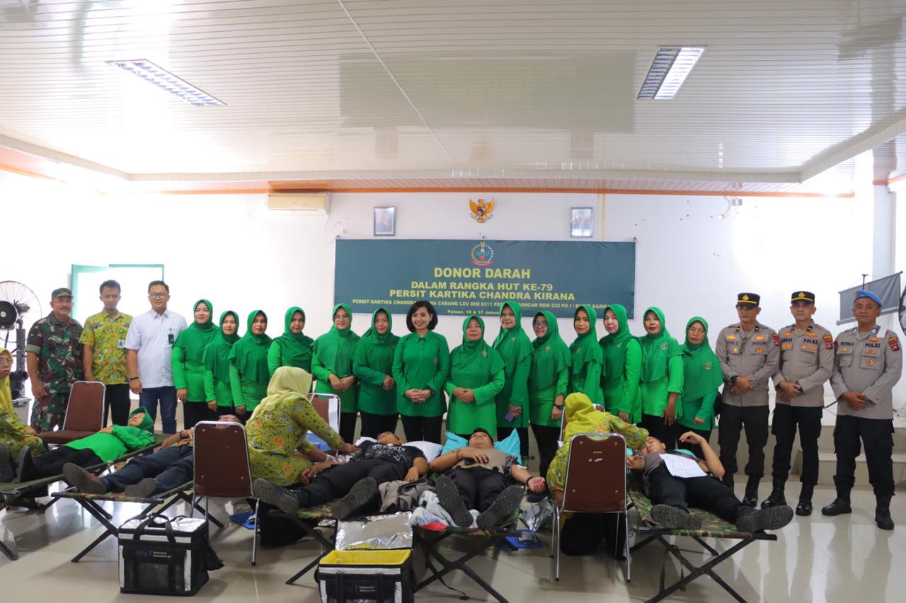 Personel Polres Pesisir Selatan Lakukan Donor Darah Dalam Rangka Hut Persit ke-79
