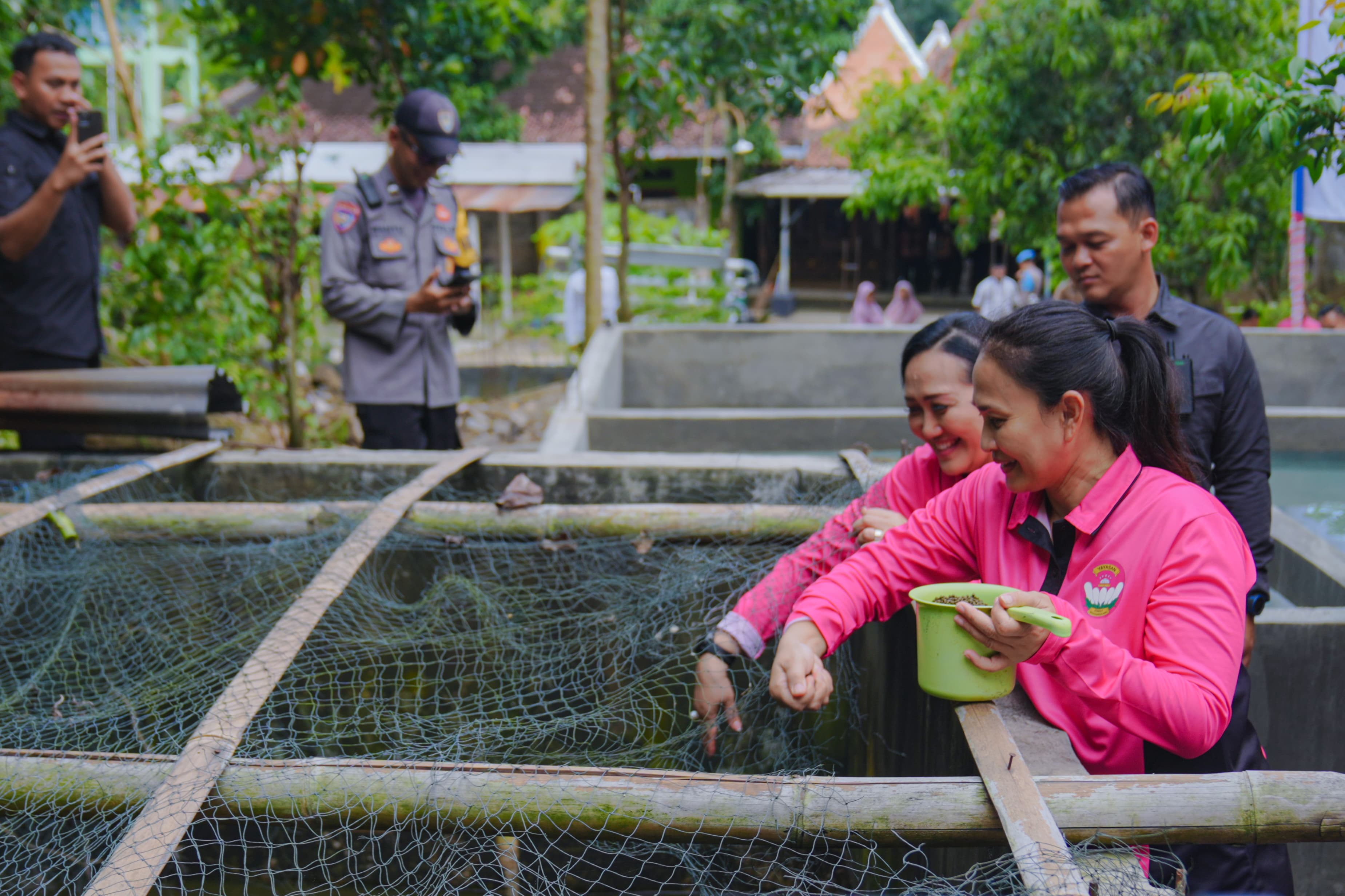 Yayasan Kemala Bhayangkari Gelar Bakti Sosial Sekaligus Kegiatan Dukung Ketahanan Pangan