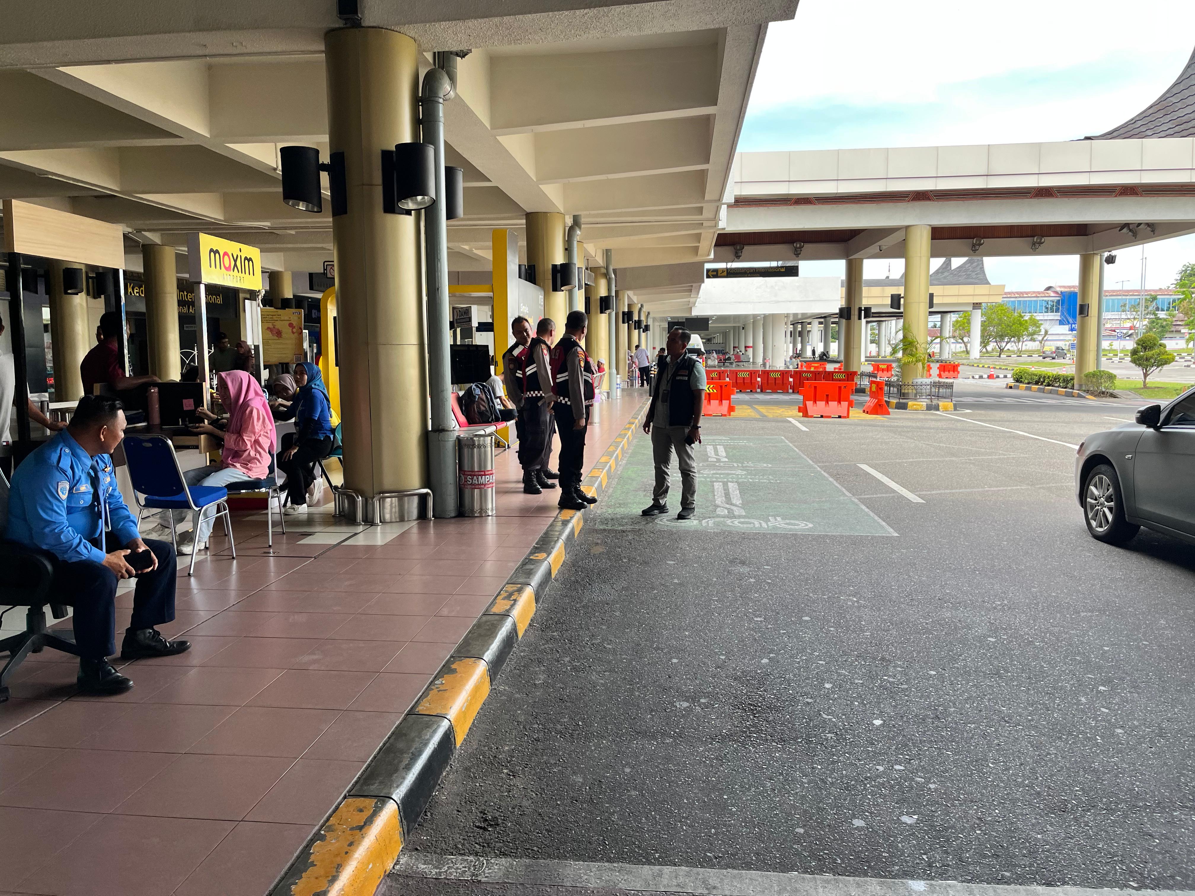 Polda Sumbar Libatkan K9 dalam Antisipasi Peredaran Narkoba di Bandara Internasional Minangkabau 