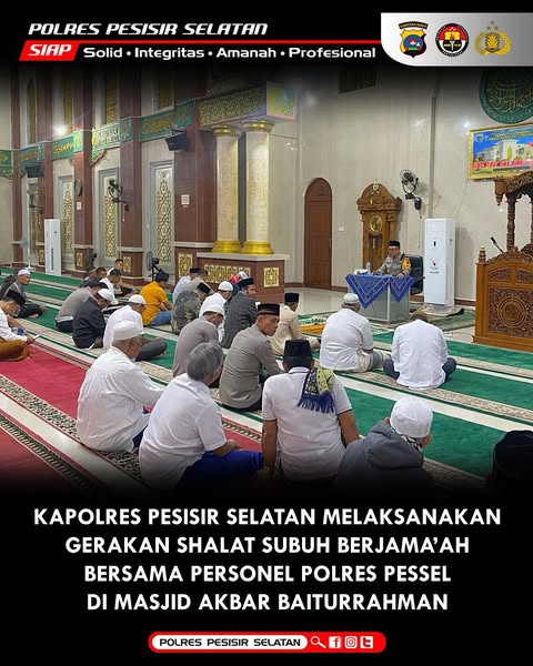 Kapolres Pesisir Selatan Beserta Rombongkan Melaksanakan Gerakan Shalat Subuh Berjama'ah.