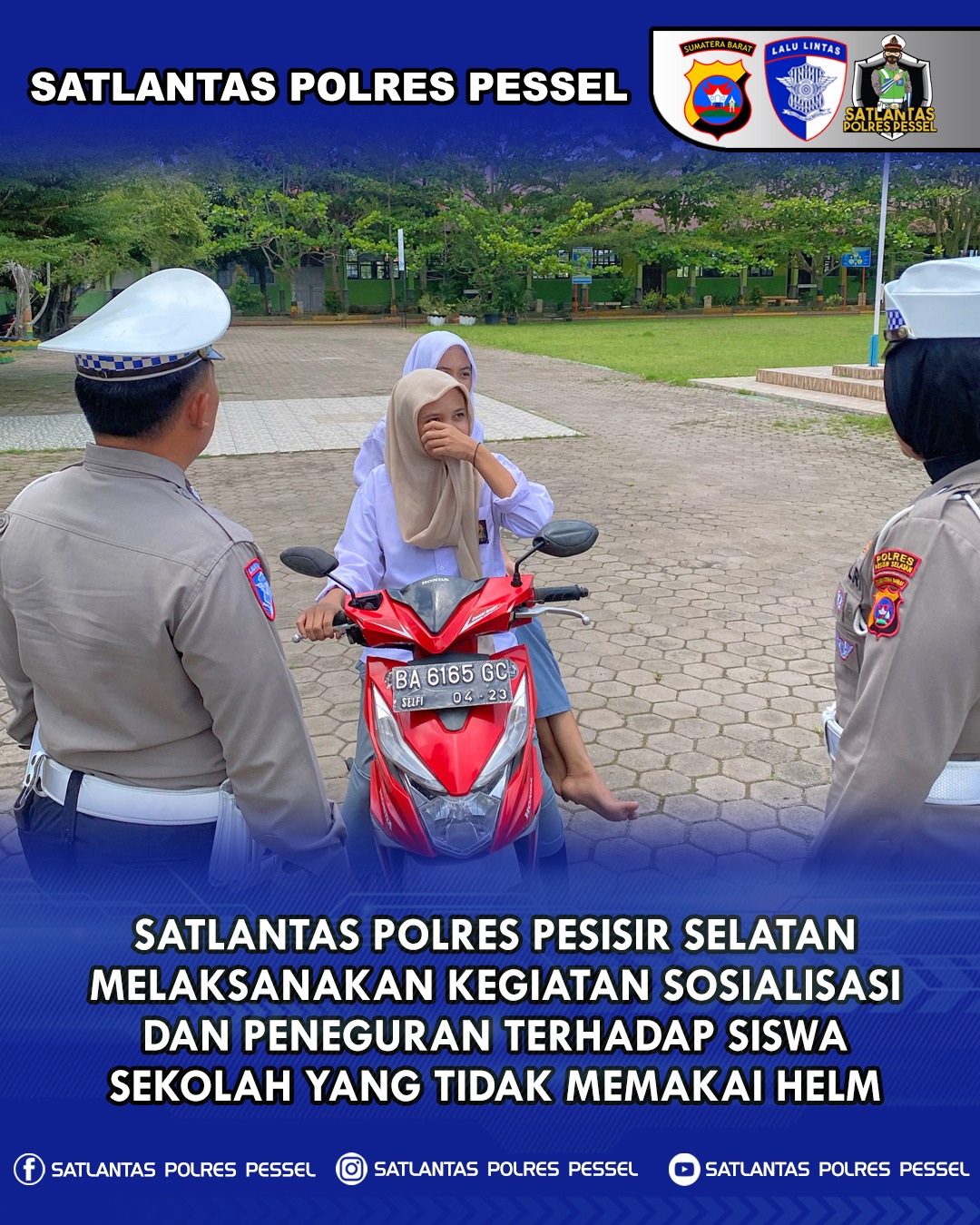 Personel Sat Lantas Polres Pesisir Selatan Lakukan Sosialisasi dan Teguran kepada Pelajar yang Tidak Memakai Helm.