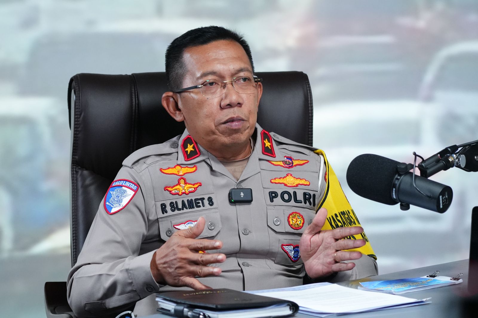 *Kebijakan Pembatasan Kendaraan Sumbu Tiga dan Penerapan Delaying System Memperlancar Arus Mudik 2025*