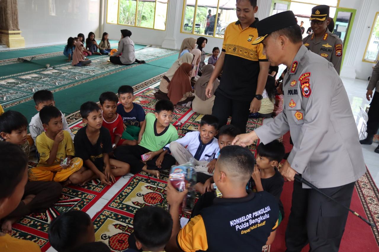 Kapolda Bengkulu Berikan Pelayanan Terbaik bagi Korban Gempa Bumi Di Bengkulu 