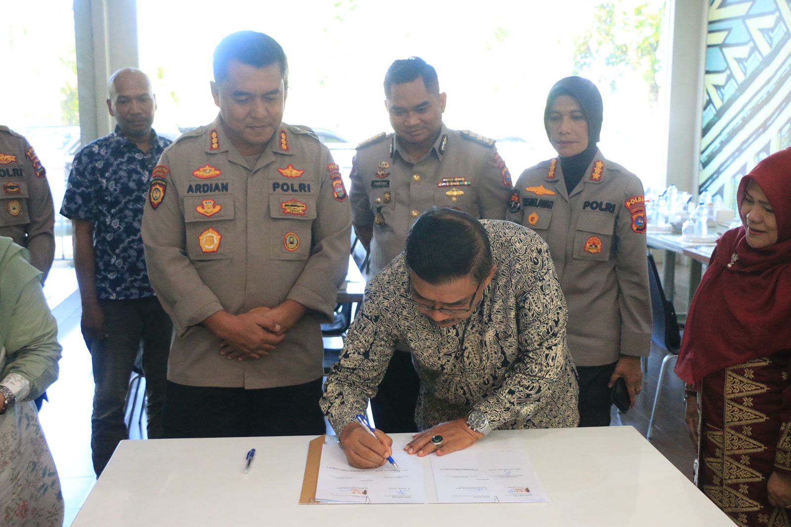 Polda Sumbar dan Fakultas Ilmu Budaya Unand Tandatangani Kerjasama Lomba Karya Tulis HUT Bhayangkara ke-79